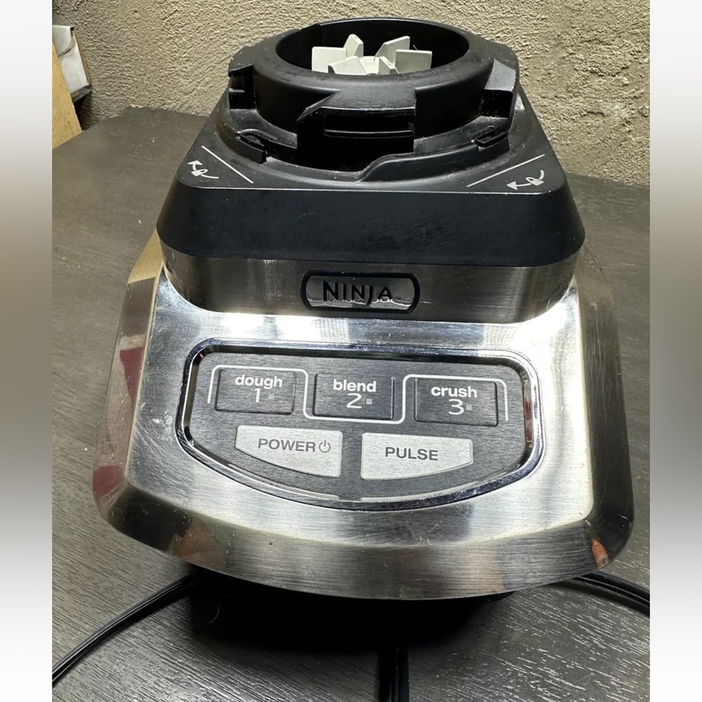 Ninja Kitchen System Blender MOTOR BASE ONLY Model BL700 30 1100W Tested Works